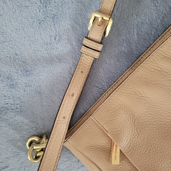 Michael Kors MK Hallie Beige Tan Gold Pebbled Leather Crossbody Purse Bag - Picture 12 of 15